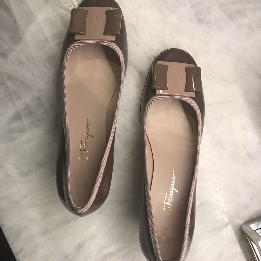 Salvatore Ferragamo taupe patent heel